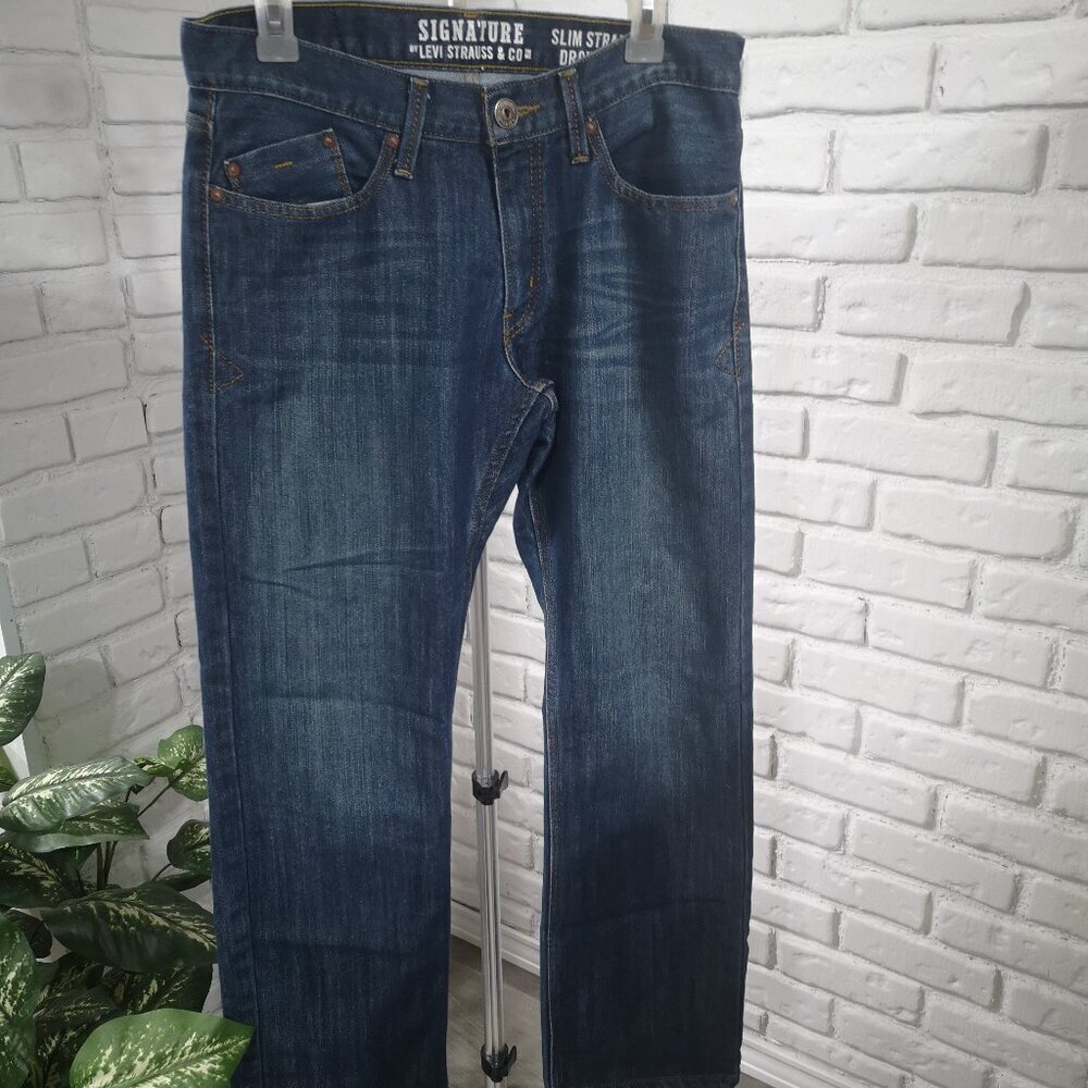 Signature by Levi Strauss & Co. Men's Slim Straight Size 32/30 Medium Wash Jeans